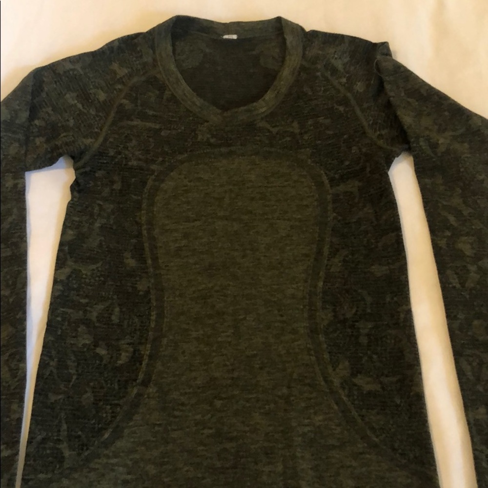 Lululemon camo top